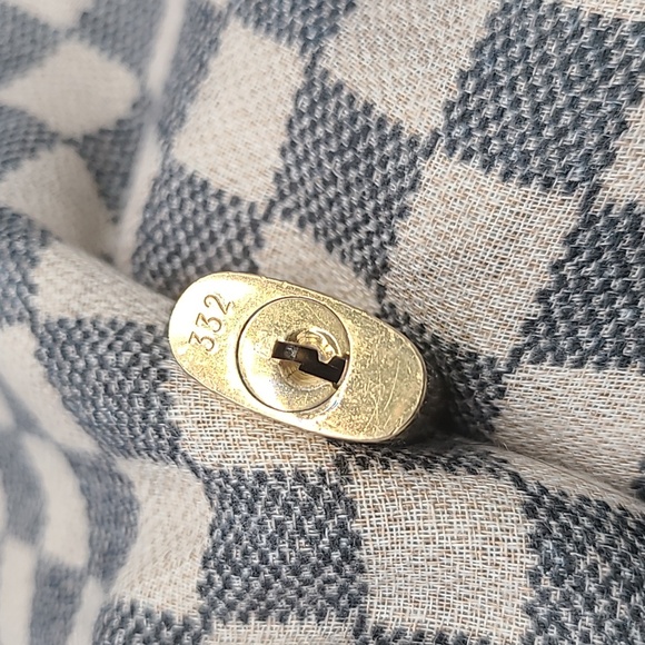 Louis Vuitton #332 lock and key - Picture 4 of 4